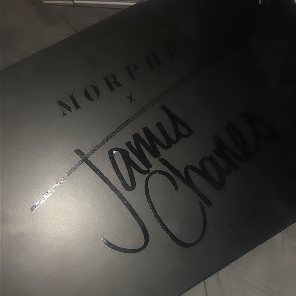 JAMES CHARLES EYESHADOW PALETTE